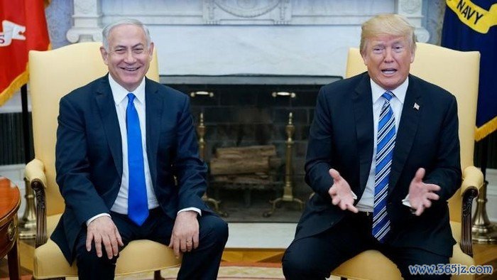 US President Donald Trump meets with Israeli Prime Minister Benjamin Netanyahu as his wife Sara(L) and First Lady Melania Trump(R) look on at the White House on March 5, 2018 in Washington,DC.Trump has offered unswerving support for Israel and its government, and the two leaders were sure to discuss his recognition of Jerusalem as the Israeli capital, a controversial move that received an extra boost Monday when Guatemala announced it too was moving its embassy from Tel Aviv to Jerusalem. / AFP PHOTO / Mandel NGAN